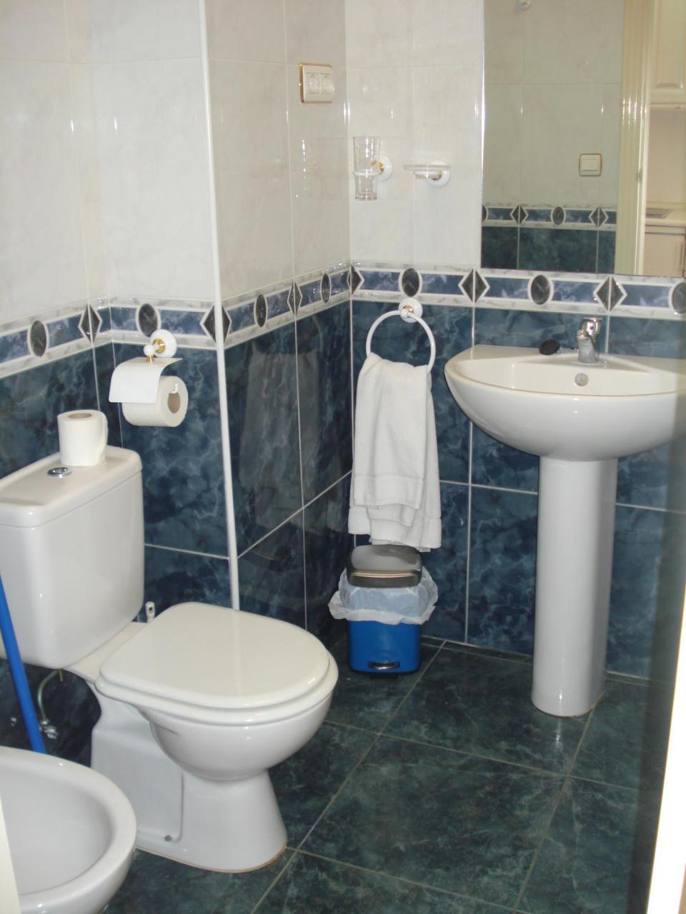 Apartamentos Jaen 8-Фуeнхирола Екстериор снимка