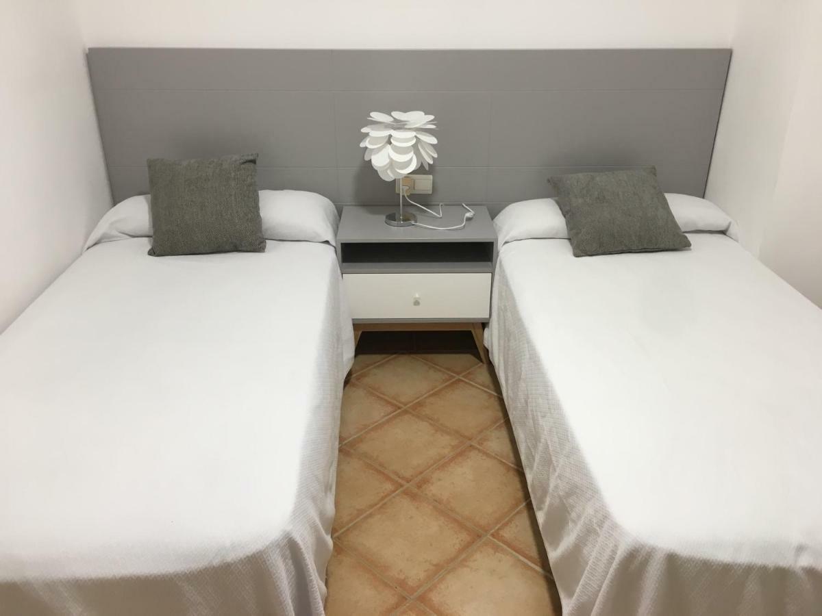Apartamentos Jaen 8-Фуeнхирола Екстериор снимка